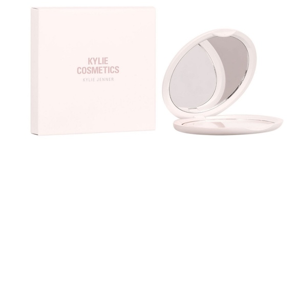 New Kylie Cosmetics Light Pink Zippered Cosmetic Case  w/ Zipper Charm & Mirror - Picture 5 of 13